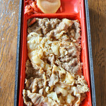 あんずお肉の工場直売所 - 「宮崎牛弁当」の中身。