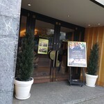 和三郎 - 古名屋ホテル入口からぐるっと横にまわったところにこちらの入口があります