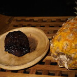 SMOKE DOOR - パイナップルの薪焼き