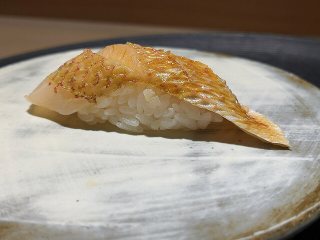 変態を受け継いだ部分とオリジナルな部分を合わせ持つ鮨ノ蔵の2号店