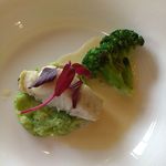 ランチコースメイン（鱸のロースト、ブロッコリーのグリルとピューレ添え）