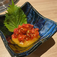 近江うし 焼肉 にくTATSU 青山本店 - にくTATSUユッケ（タレ）¥1650