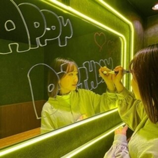 It's buzzing! Free surprise where you can write a message on the mirror★