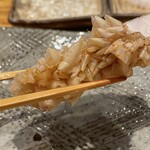 天ぷら たけうち - 鱗には衣をつけないでサクサクに仕上げる技術。どの角度から見ても凄さが止まらない。