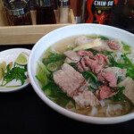 ZiO フォー ベトナム料理 - レア肉のフォー1100円