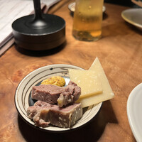 カルネジーオ イースト - 