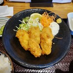 Osakanaya Yoshino - 広島産 牡蠣フライ定食 980円 ♪