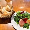 トラットリア ダ マルティーノ - 料理写真:サラダとフォカッチャ