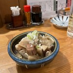 焼とり焼とん煮込み 濱横酒場 串兵衛 - 牛もつ煮込み(塩)