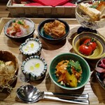 Boku takashi - 前菜の盛り合わせ。小鉢は七皿でもカルパッチョは何と2種類入ってた。どれもこれも美味