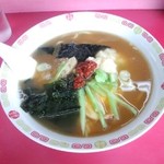 ラーメンショップ高梨 - ニンニクと豆板醤を投入