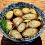 Saitou - 熱々のつけ汁。返しのバランス良く鰹が香る美味しさです。