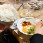 焼肉 はせ川 - 私の隣りで大盛りライスをパクつくマイレビさん