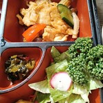Seiren - イカ団子、鶏むね肉とキノコ炒め