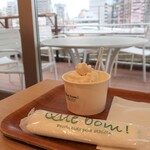 Quebom! Riverside Cafe e Bar - ホワイトコーヒーアイス（400円税込）。