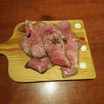 Sumiyaki Bisutoro Rakku - 和牛のローストビーフ