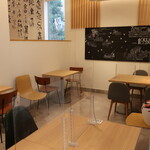 Quebom! Riverside Cafe e Bar - 店内。