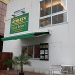 Quebom! Riverside Cafe e Bar - こちらはテイクアウトの窓口。