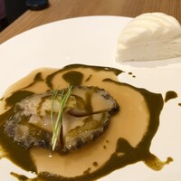 NOGI - 勇名物 蒸し鮑の二種ソース 蒸しパン添え