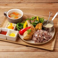 6時間低温調理のホロホロ柔らか骨付きチキンプレート