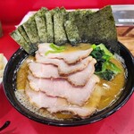 ラーメン 杉田家 - チャーシュー麺に海苔トッピング