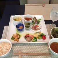 全席完全個室ワインダイニング ダイヤモンドフィッシュ - 10色プレート色彩ランチ