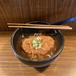 慶屋 - カレーうどん　　　650円
            （ライス付）
            コロッケ　　　　　100円