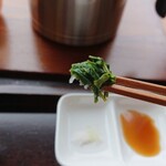 茶の文化館 - 飲んだ後のお茶の葉は、塩や酢醤油で食べられます。美味しいよりは、ふーん、食べられるんだ、という感想。