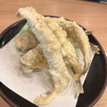 すし 銚子丸 - ししゃもの天ぷら３９６円。熱々の天ぷらは食欲を増進させますね。されなくてもありますが（笑）。五尾の提供でこのお値段です。高コスパでもある一皿です（╹◡╹）