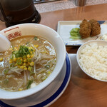 風風ラーメン - みそラーメン　カキフライセット