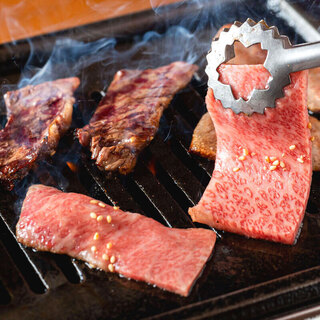 厳選されたお肉をこだわりの自家製タレで召し上がれ♪