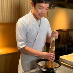 日本料理FUJI - 焙煎した胡麻をスリスリ