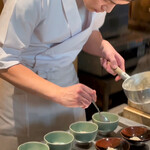 日本料理FUJI - どうまん蟹を盛り付け