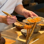 日本料理FUJI -  桜海老素揚げを盛り付け