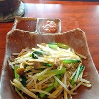 横浜瀬里奈 ステーキドーム - 