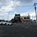 Baru Takesue - 駐車場からみたお店外観