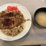 食堂・喫茶 モンブラン - 料理写真:カツチャーハン（700円）