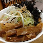 煮干し中華そば 一剣 - 凄いボリュームです