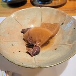 Mura sako - 大根と蛍烏賊の煮物。（お通し）