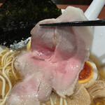 酒肴場 屯 - レアチャーシューの味付けも絶妙な