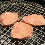 Yakiniku Hazangyuu - 厚切上タン