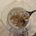 プチレストラン ブーケ・ド・フランス - 帆立貝柱に螺貝にコンソメジュレ､玉ねぎのブルーテ､菠薐草のカプチーノ仕立て