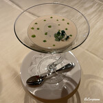 プチレストラン ブーケ・ド・フランス - 帆立貝柱に螺貝にコンソメジュレ､玉ねぎのブルーテ､菠薐草のカプチーノ仕立て