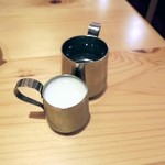 コメダ珈琲店 - ガムシロ、コーヒーフレッシュ。