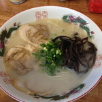 ラーメンまこと家 - ラーメン全景。