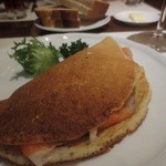 スンガリー - ブリヌイ（クレープの中にはサーモン）