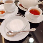 茗圃 - 杏仁がふわっと香るまろやかな杏仁豆腐とプーアル茶