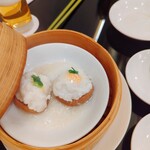 茗圃 - 椎茸の上には、こちらもプリプリのイカのすりみです。素材の味を生かした優しい味付けでした。