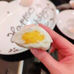 茗圃 - 蓮の実で作る蓮餡です。まろやか〜甘さは控え目です。中国でお祝いの桃饅頭にはこの蓮餡を入れるそうです。