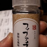 沖縄料理・島酒場 がらくた - これが全てを旨くします